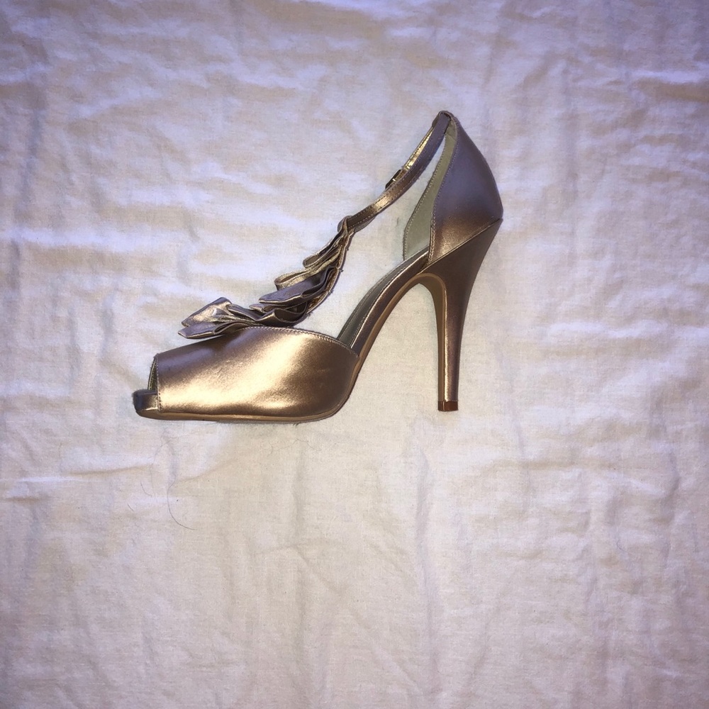 Nine West Champagne Satin Ruffle Peep-Toe Heel 8.5